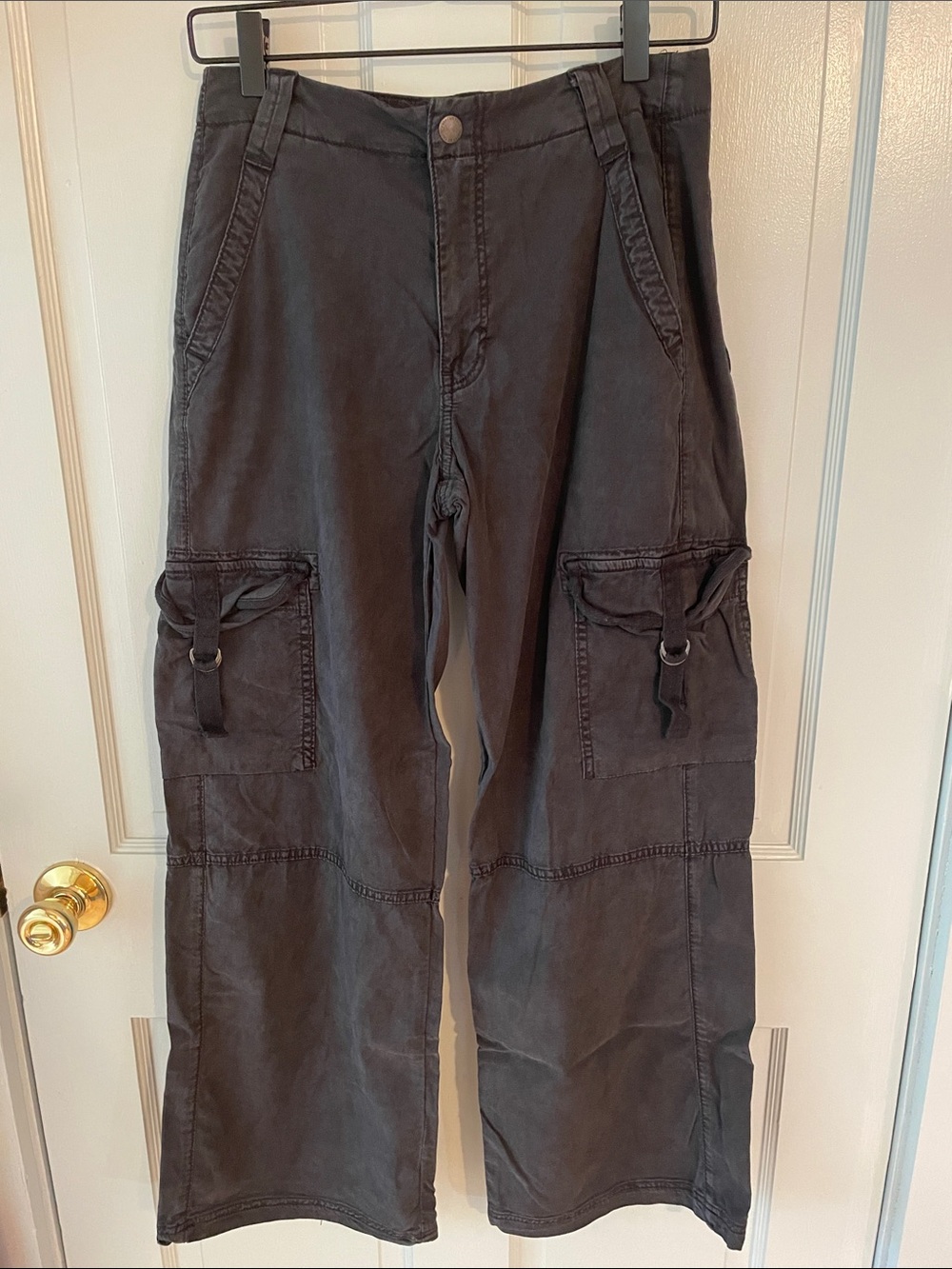 American Eagle Women’s Dreamy Drape Cargo Pant Wide Leg Black 2